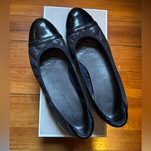 Tamaris Black Leather Ballet Flat with patent cap toe, Size 9